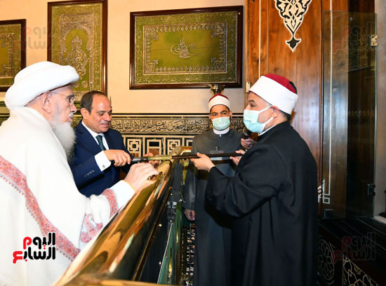 الرئيس السيسي يفتتح مسجد الحسين بعد التطوير (8)