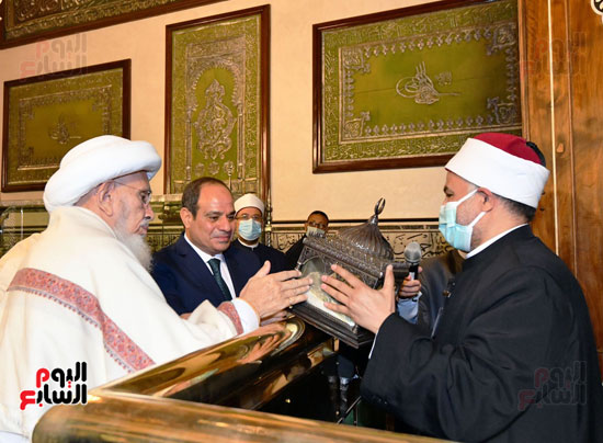 الرئيس السيسي يفتتح مسجد الحسين بعد التطوير (16)