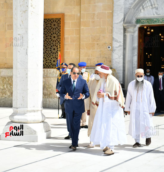 الرئيس السيسي يفتتح مسجد الحسين بعد التطوير (17)