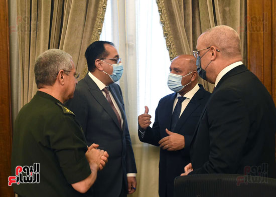 رئيس الوزراء يتابع تنفيذ مشروعات الإسكان والطرق والمحاور بالإسكندرية (5)