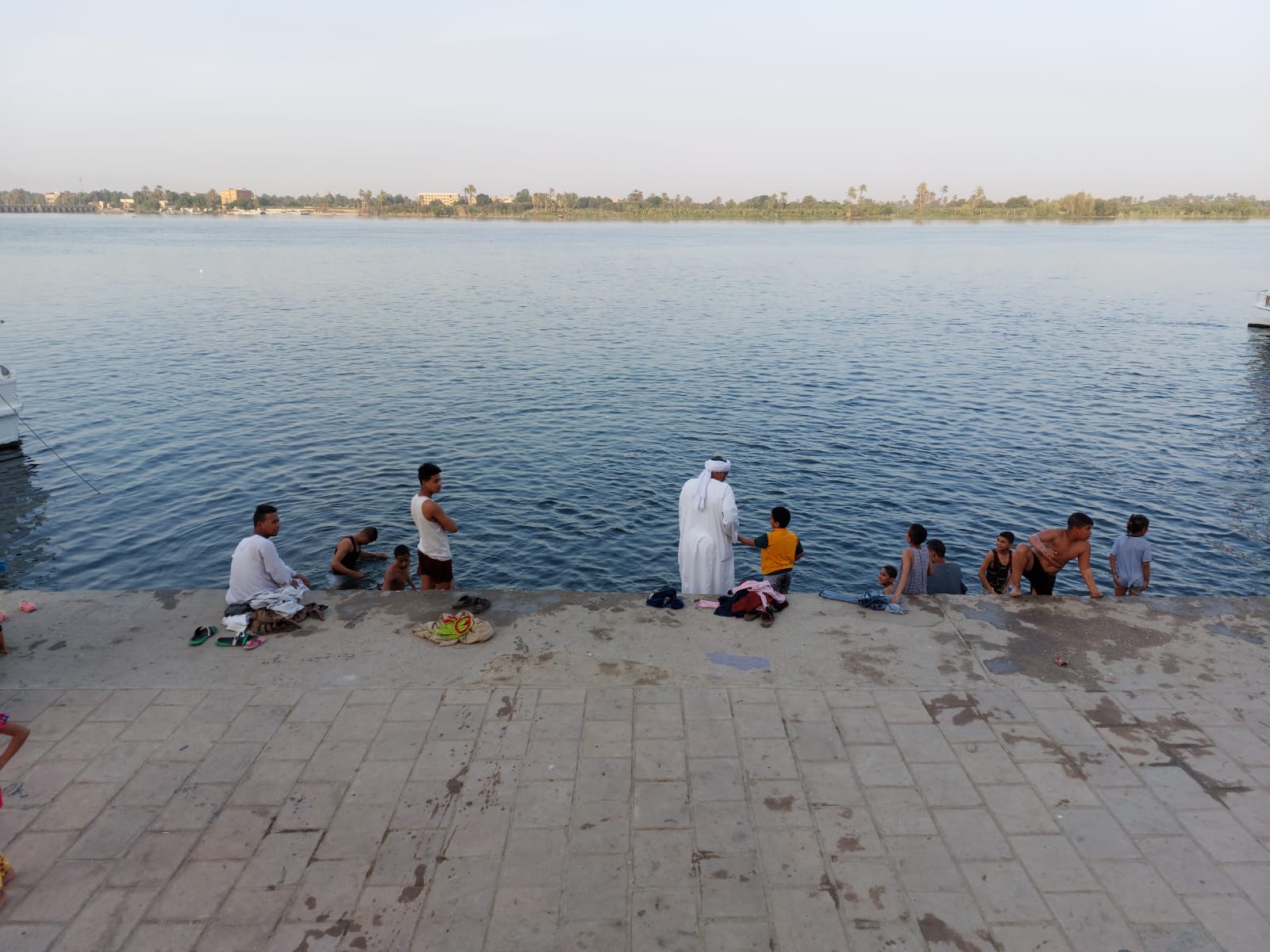 سباحة الاطفال فى النيل