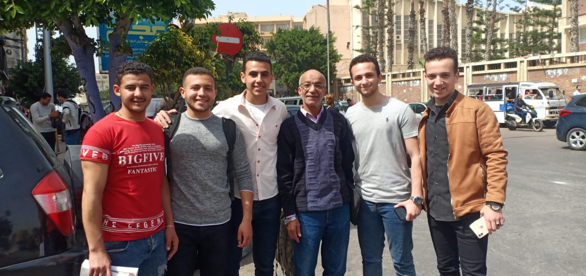 عم أحمد أكبر طالب فى كلية حقوق الإسكندرية (3)