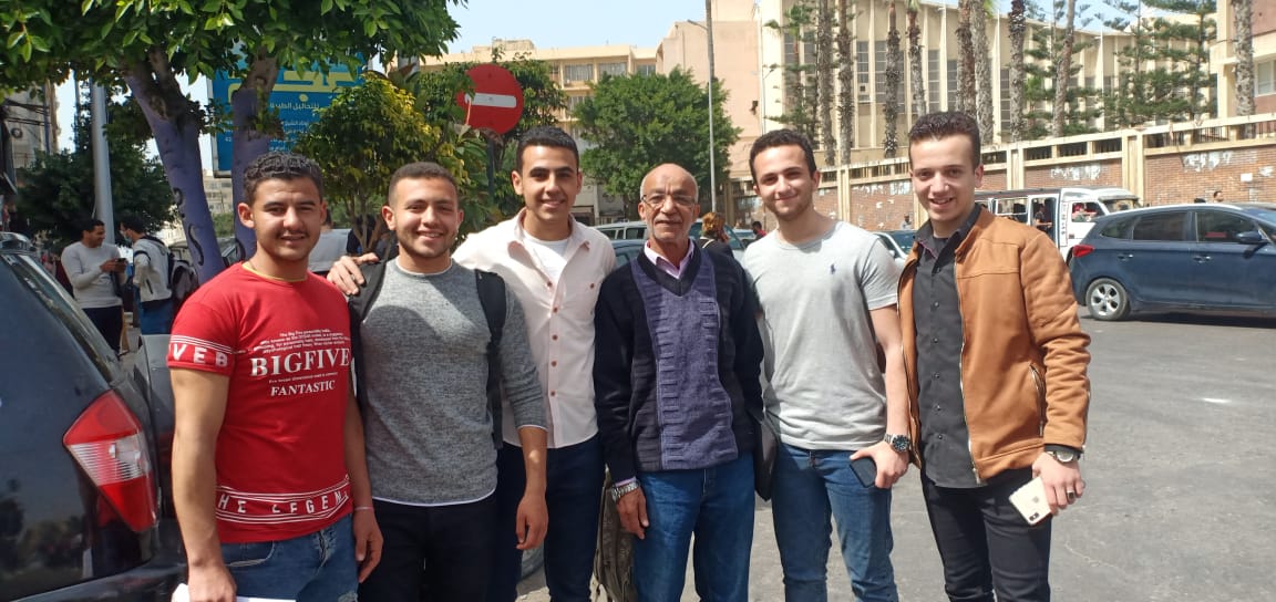 عم أحمد أكبر طالب فى كلية حقوق الإسكندرية (9)