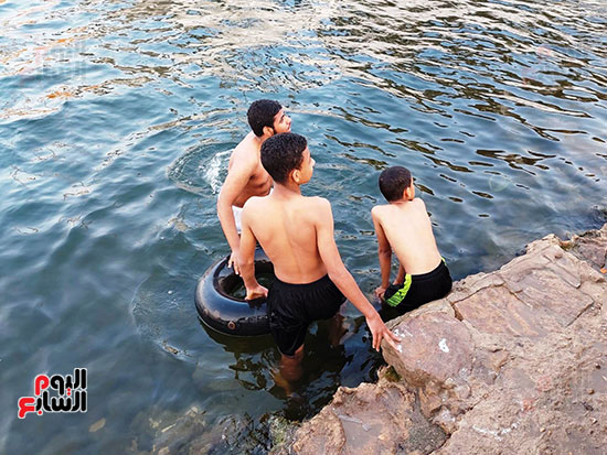 السباحة-فى-نهر-النيل-للاطفال