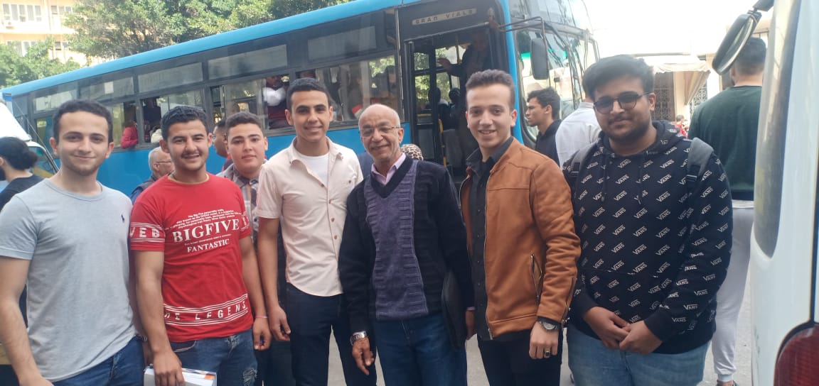 عم أحمد أكبر طالب فى كلية حقوق الإسكندرية (7)