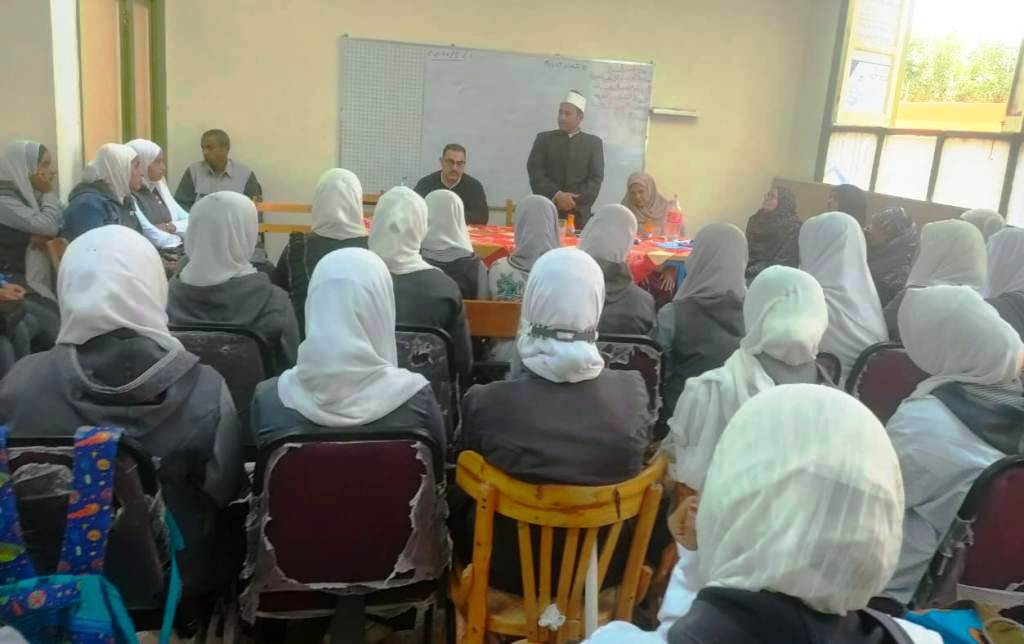 جلسات التوعية لطالبات المدارس