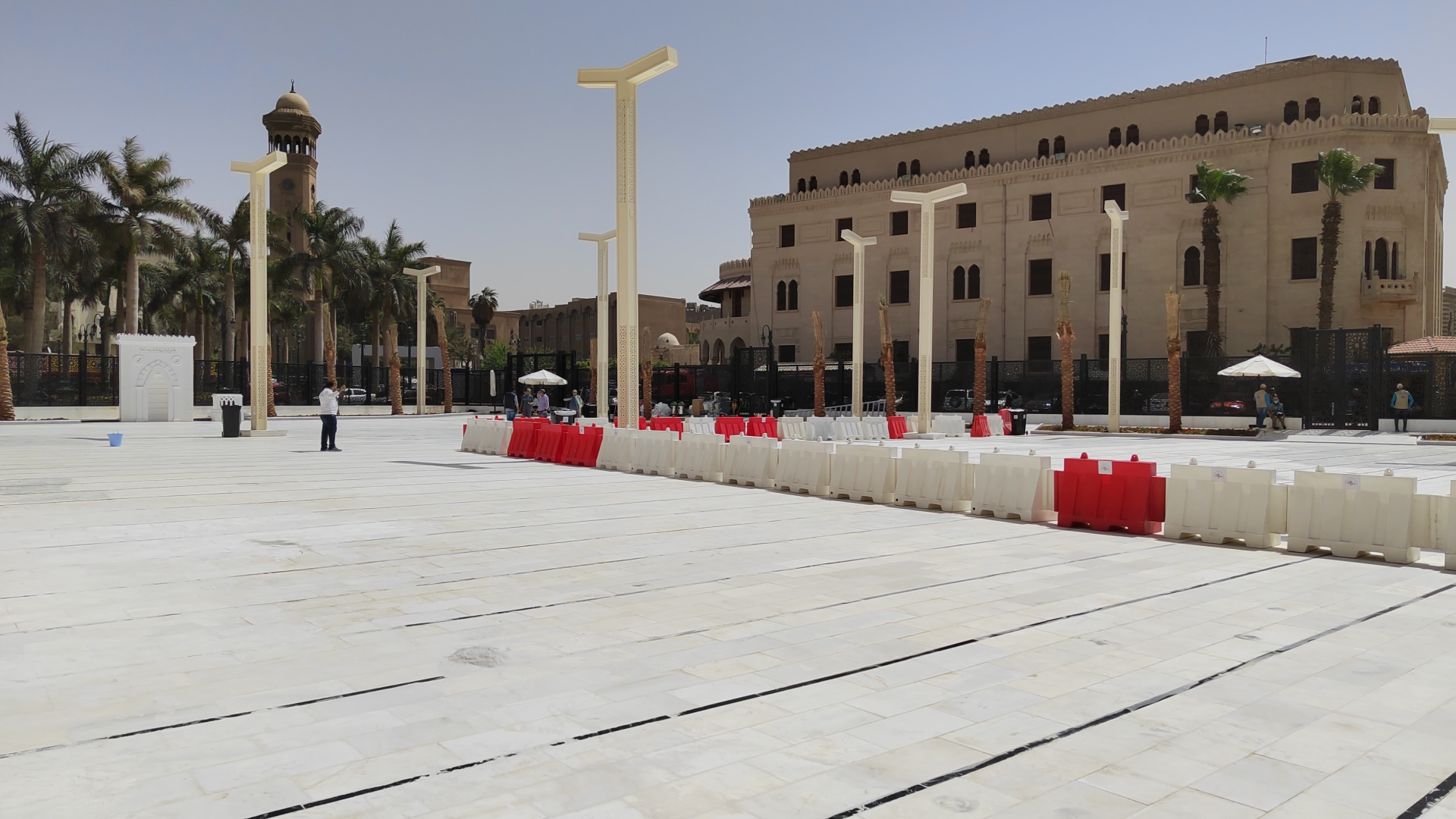 إنشاء ساحة جديدة لمسجد الحسين بعد تجديده