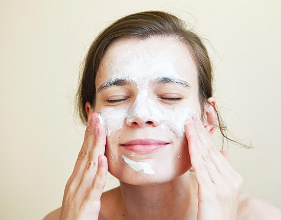 وصفات طبيعية لتنظيف الوجه