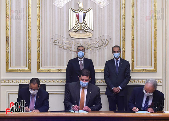 رئيس الوزراء يشهد توقيع بروتوكول تعاون لدعم الشركات الناشئة فى مصر    (3)