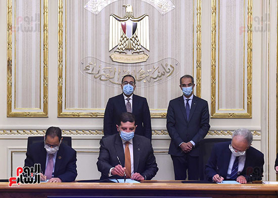 رئيس الوزراء يشهد توقيع بروتوكول تعاون لدعم الشركات الناشئة فى مصر    (5)