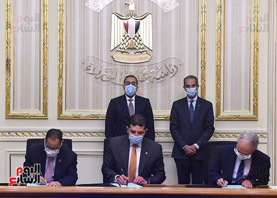 رئيس الوزراء يشهد توقيع بروتوكول تعاون لدعم الشركات الناشئة فى مصر    (4)