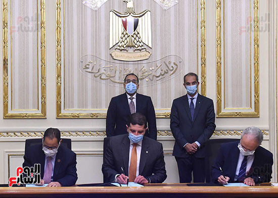 رئيس الوزراء يشهد توقيع بروتوكول تعاون لدعم الشركات الناشئة فى مصر    (1)