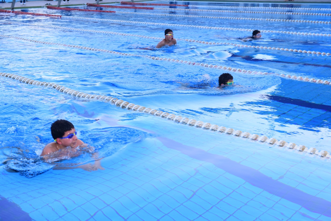مبادرة مصر بلا غرقي تربية رياضية تنظم بطولة ودية للاعبي السباحة بسوهاج   (4)