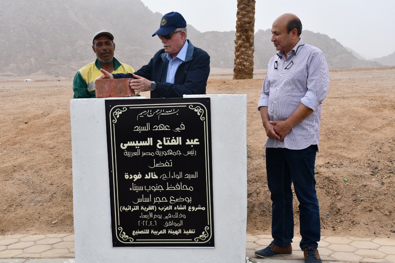 محافظ جنوب سيناء يضع حجر أساس مسجد الهجن وقرية التراث بمضمار شرم الشيخ (8)