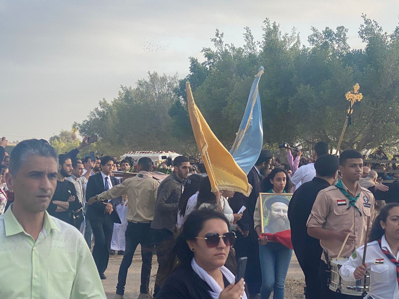 وصول جثمان القمص أرسانيوس إلى مثواه الأخير بدير مارمينا (9)