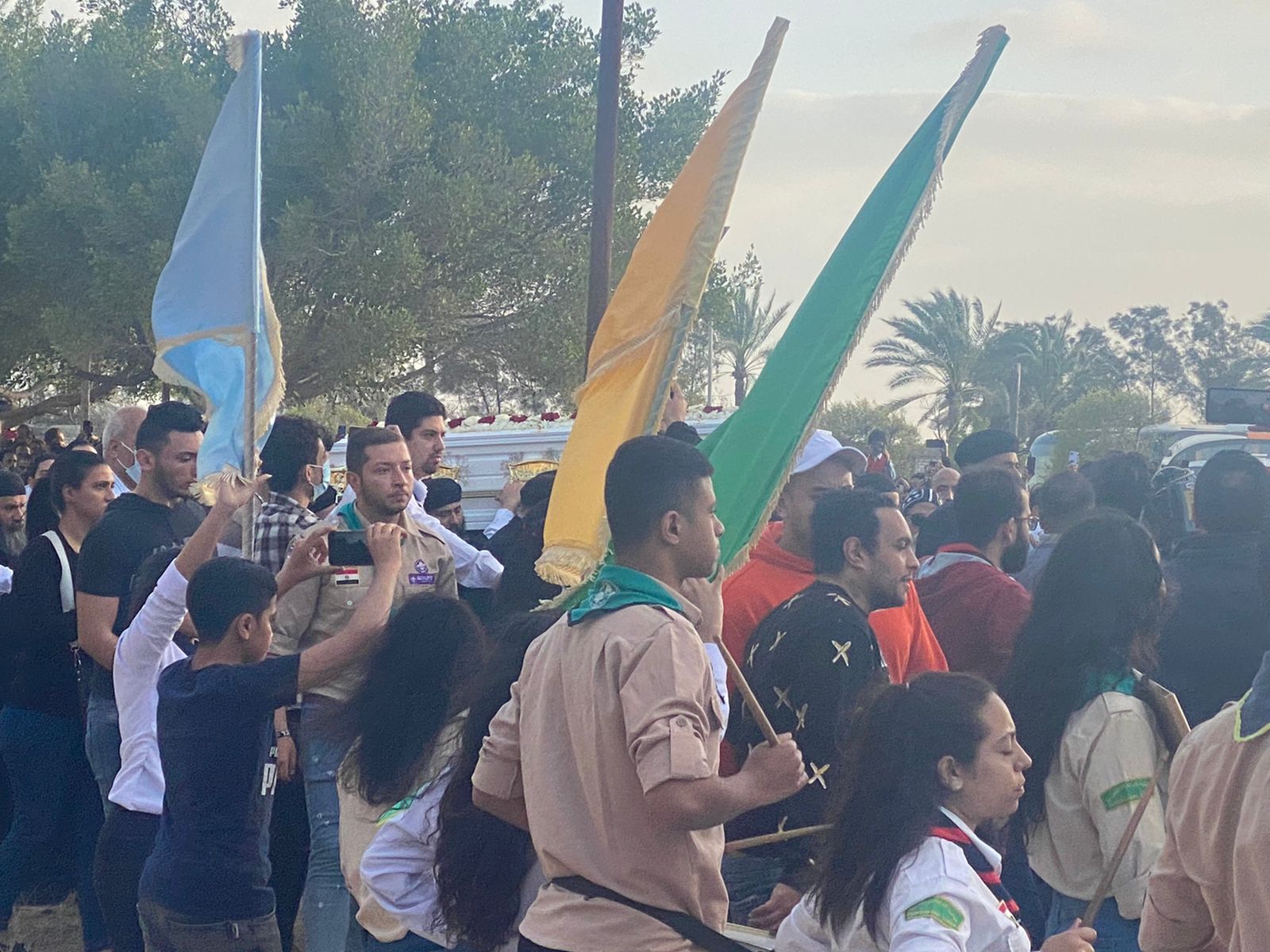 وصول جثمان القمص أرسانيوس إلى مثواه الأخير بدير مارمينا (2)