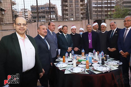 الكنيسة الإنجيلية بمدينة نصر تنظم حفل إفطار فى حب الله والوطن  (5)