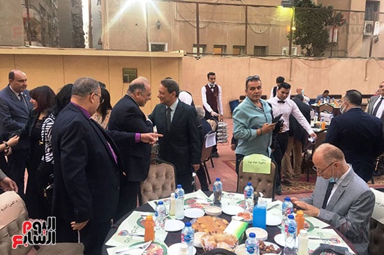الكنيسة الإنجيلية بمدينة نصر تنظم حفل إفطار فى حب الله والوطن  (11)