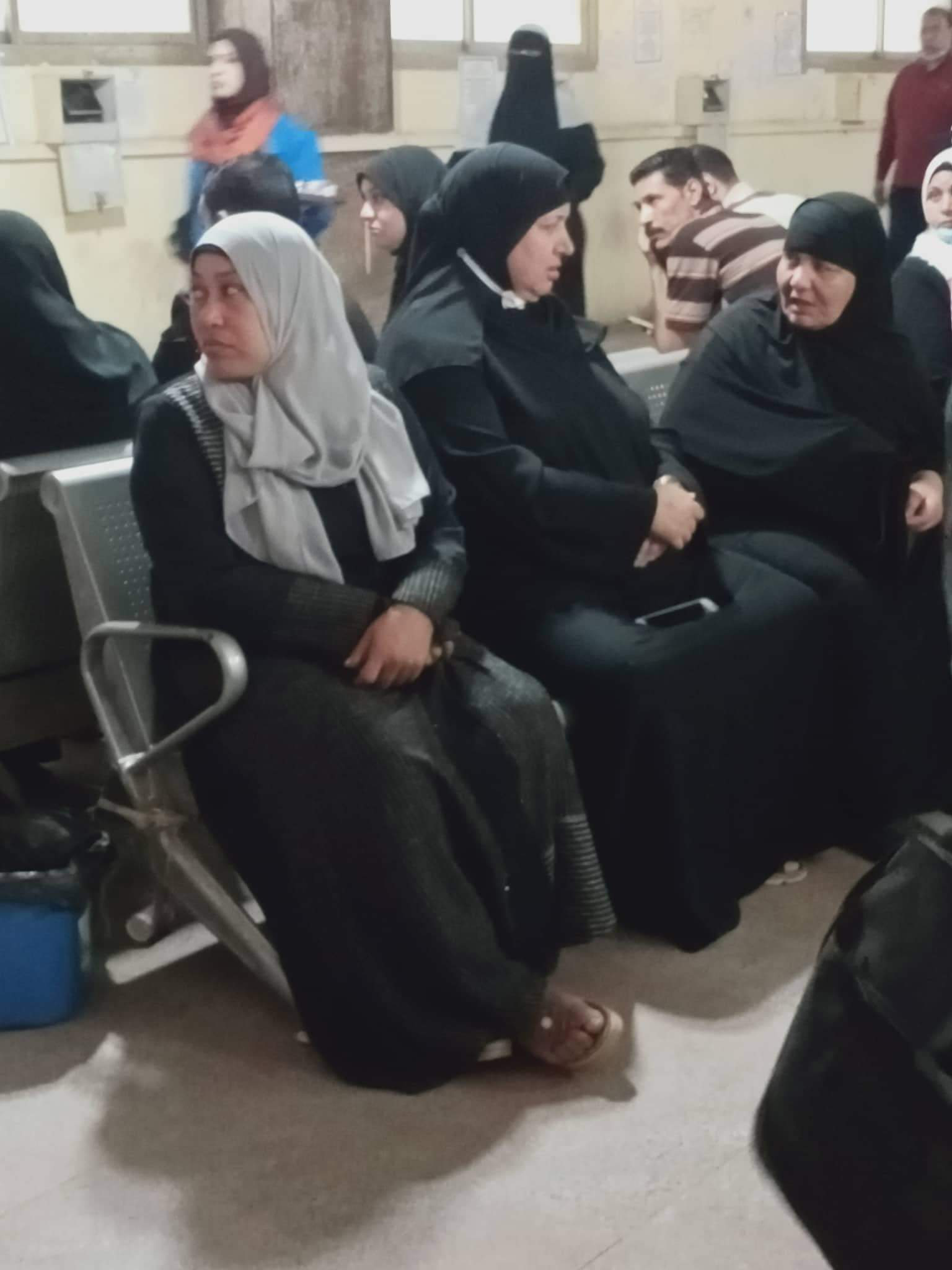 حضور والدة بسنت خالد وأقاربها لمحكمة طنطا لسماع الحكم  (3)