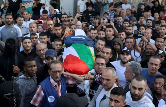 تشييع جثمان الصحفية لافلسطينية شيرين أبو عاقلة (1)