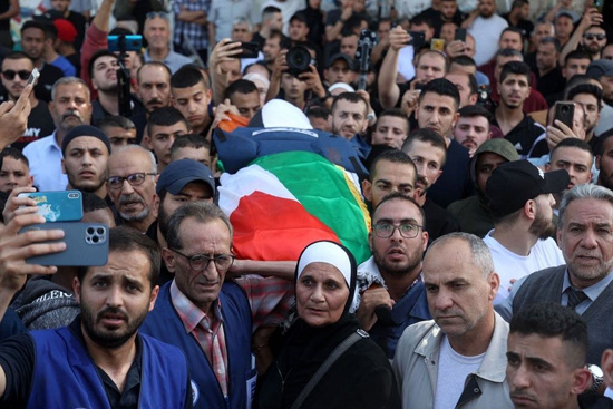 تشييع جثمان الصحفية لافلسطينية شيرين أبو عاقلة (3)