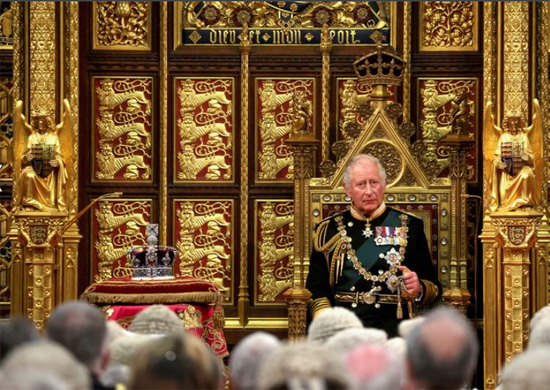 الأمير تشارلز يلقي خطاب الملكة