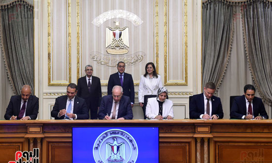 رئيس الوزراء يشهد توقيع تعاون لإنتاج 300 ألف طن (5)