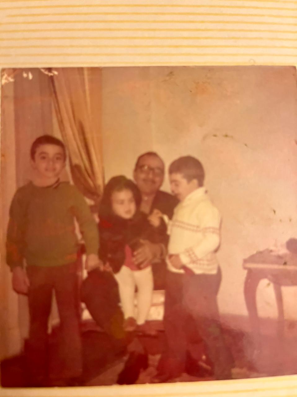 الإعلامى أحمد فراج مع أولاده