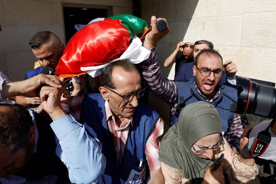 تشييع جثمان الصحفية لافلسطينية شيرين أبو عاقلة (6)