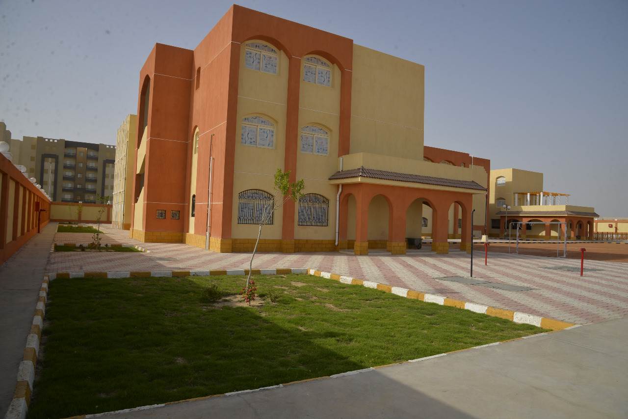 محافظ أسيوط يتفقد بعض الخدمات ومشروعات الاسكان بمدينة ناصر  (12)