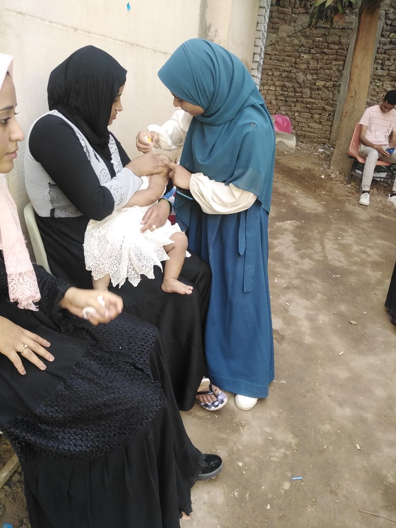 تطعيم أطفال الأقصر بالحملة المحدودة للتطعيم ضد شلل الأطفال (4)