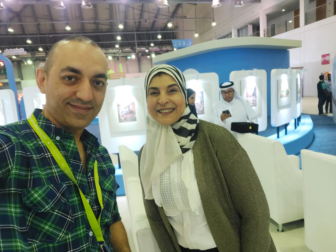 الزميل أحمد منصور مع الكاتبة نشوى الحوفى