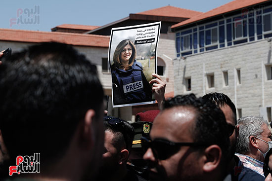 تشييع جثمان الصحفية شيرين ابو عاقلة (10)