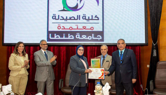 تكريم-فريق-عمل-جائزة-مصر-للتميز-الحكومى-(2)