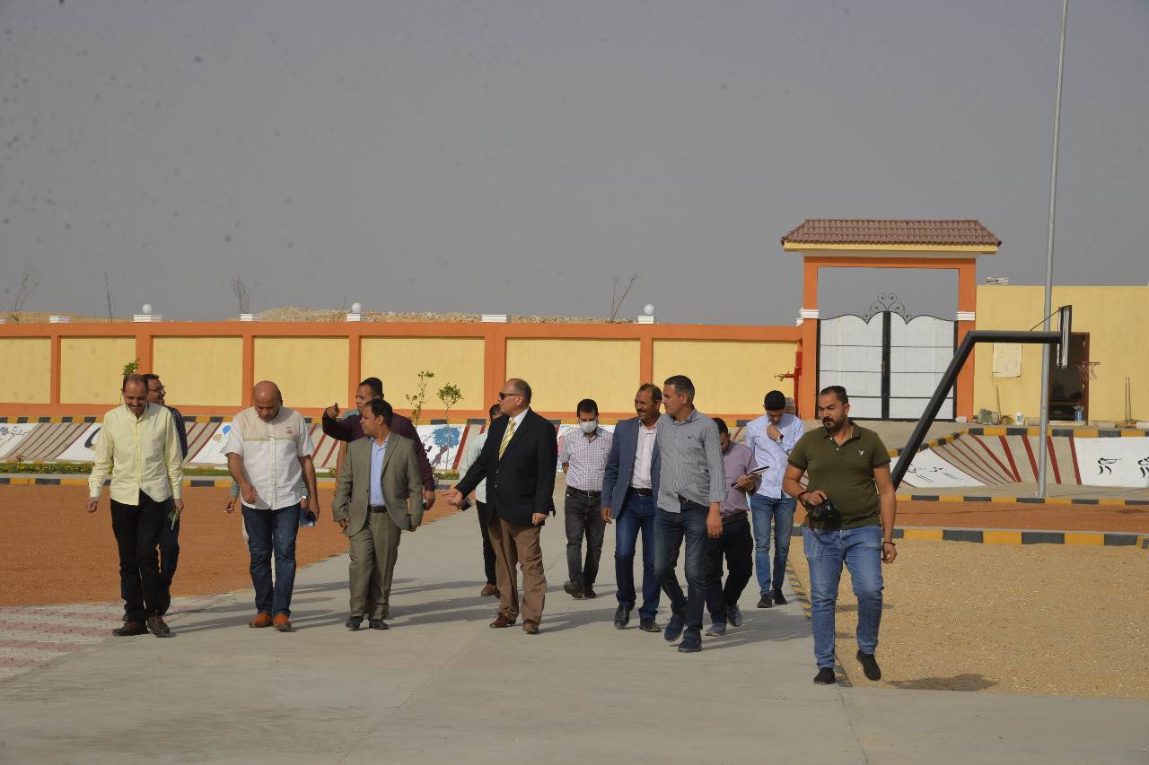 محافظ أسيوط يتفقد بعض الخدمات ومشروعات الاسكان بمدينة ناصر  (3)