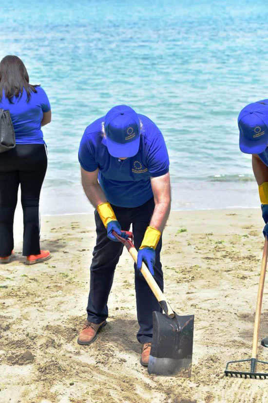 الاتحاد الأوروبى فى حملة لتنظيف شواطئ الإسكندرية (3)