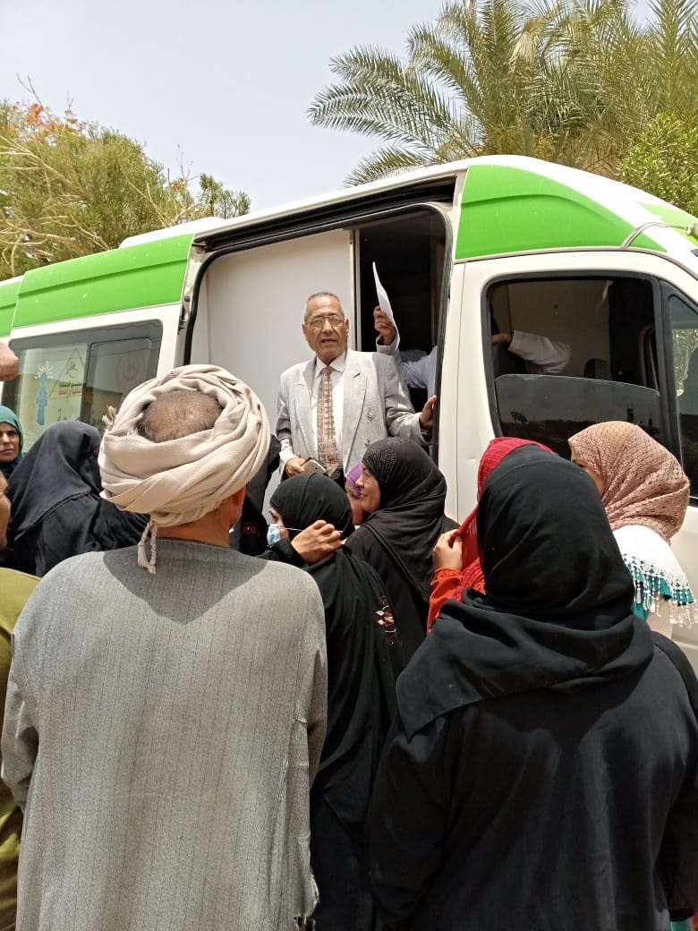 قافلة طبية مجانية بقرية الحاج سلام (8)