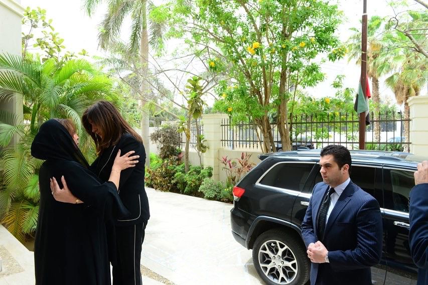 الوزيرة نبيلة مكرم مع سفيرة الإمارات