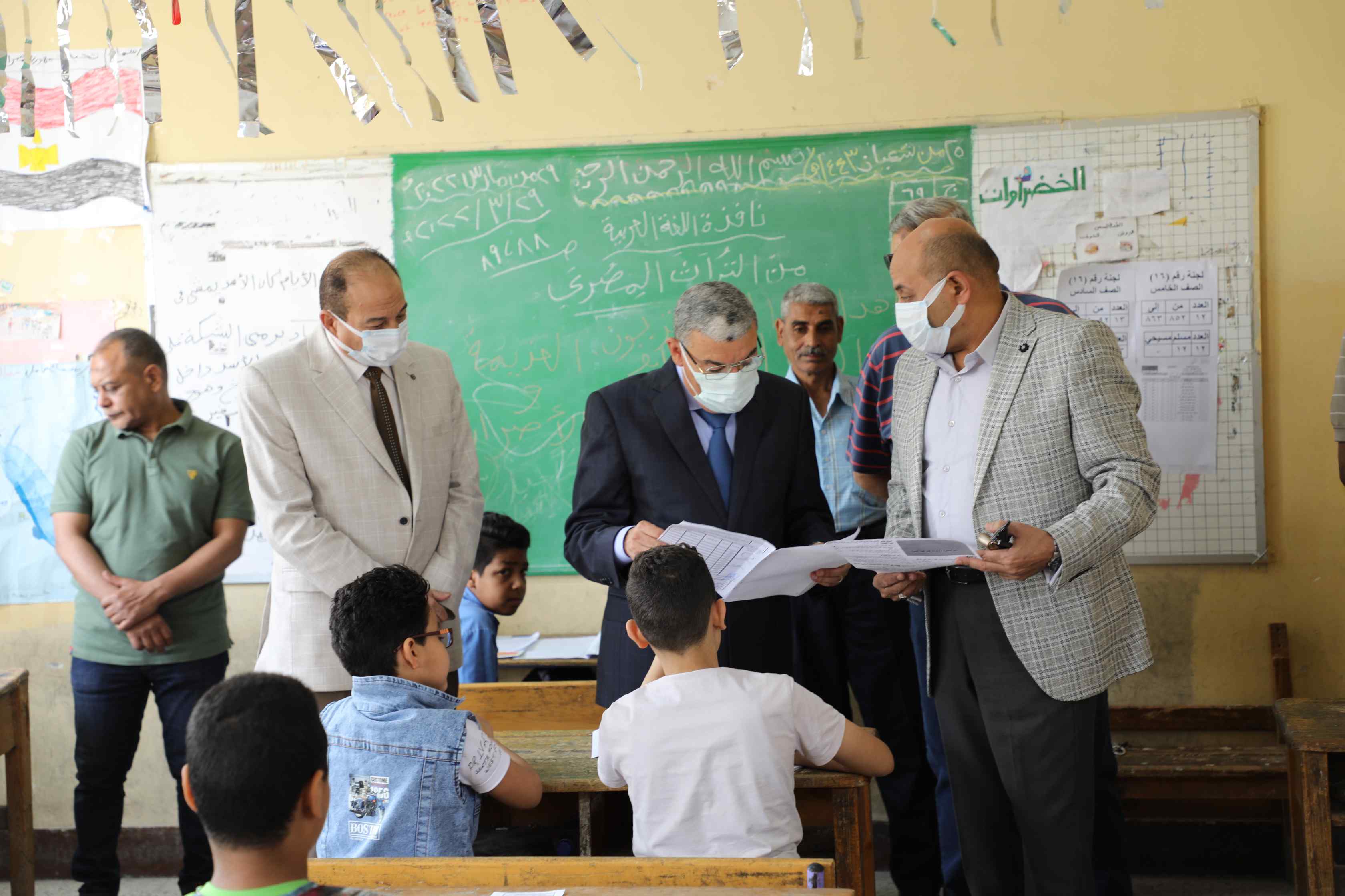 محافظ المنيا يتابع امتحانات الفصل الدراسى الثانى بعدد من لجان الابتدائية (4)