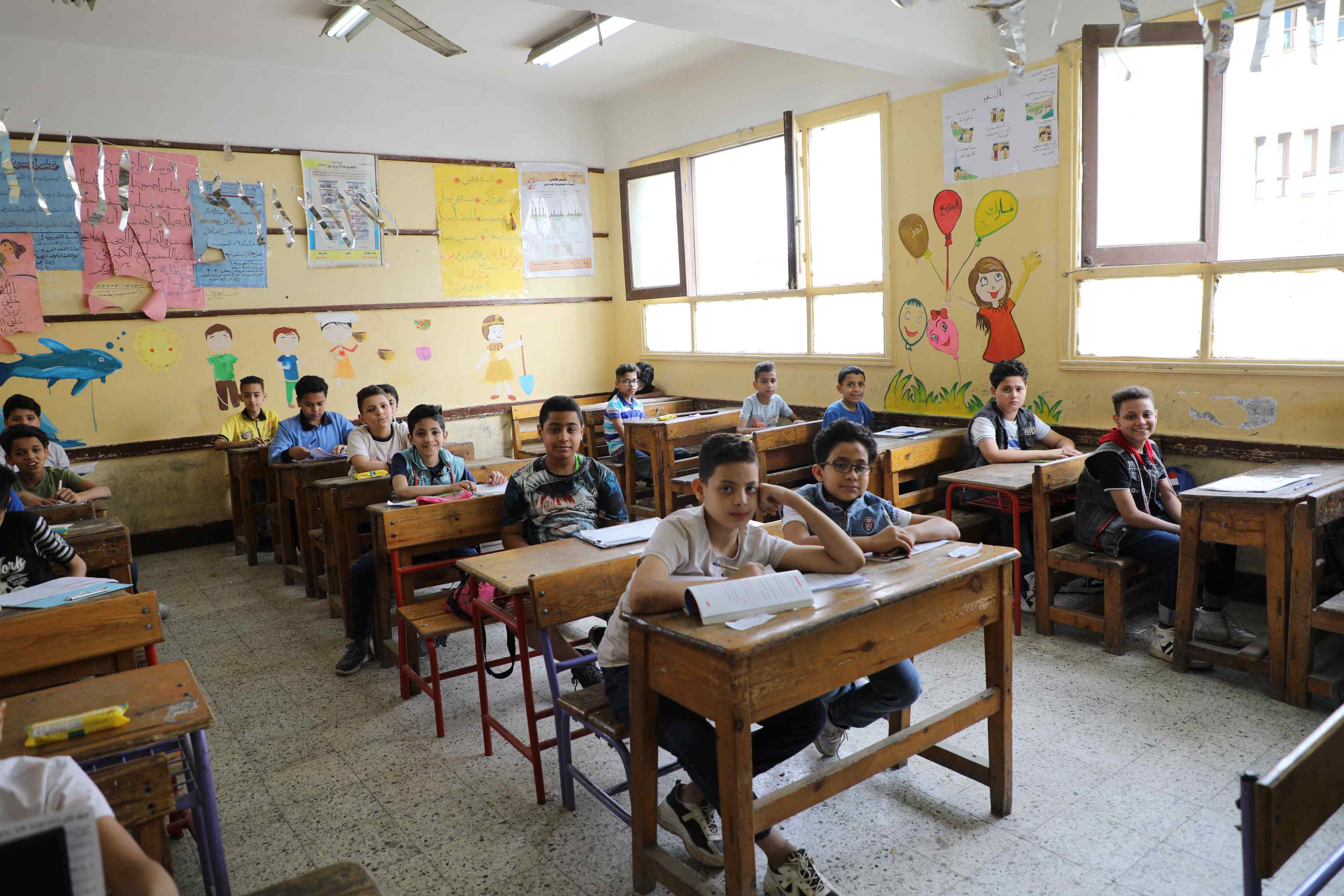 محافظ المنيا يتابع امتحانات الفصل الدراسى الثانى بعدد من لجان الابتدائية (3)