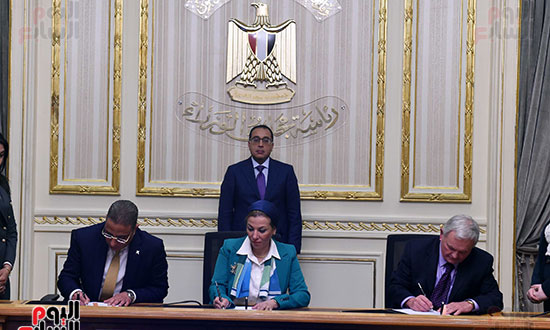 رئيس الوزراء يشهد مراسم التوقيع على مذكرة تفاهم (4)