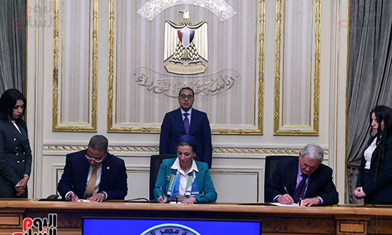 رئيس الوزراء يشهد مراسم التوقيع على مذكرة تفاهم (5)