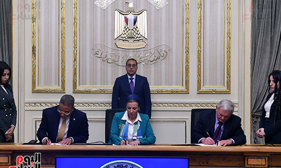 رئيس الوزراء يشهد مراسم التوقيع على مذكرة تفاهم (2)