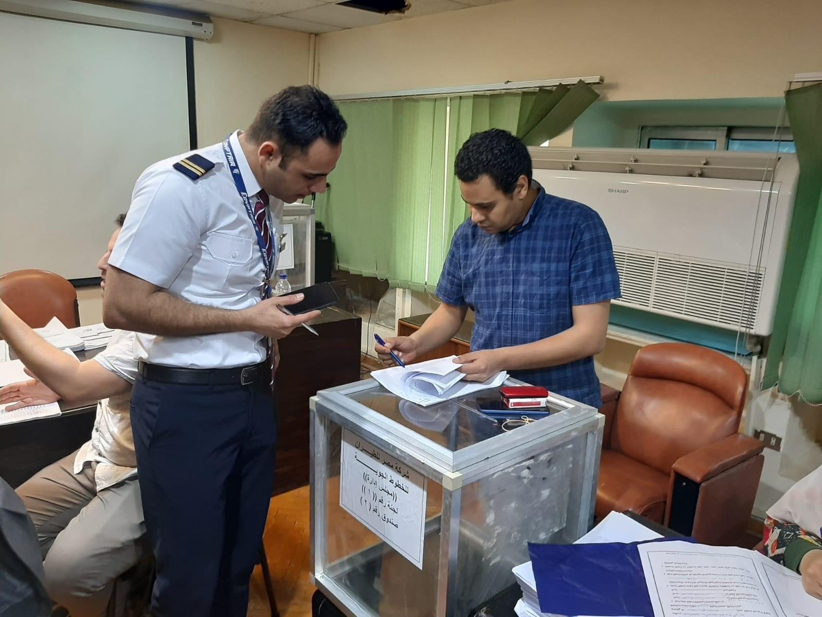 انتهاء التصويت باللجان الانتخابية للعاملين بشركات مصر للطيران (4)