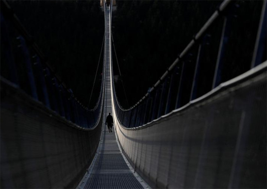 أطول جسر مشاة معلق في العالم (2)