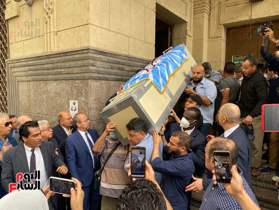 سامح شكرى وعمرو موسى فى جنازة صلاح منتصر  (9)