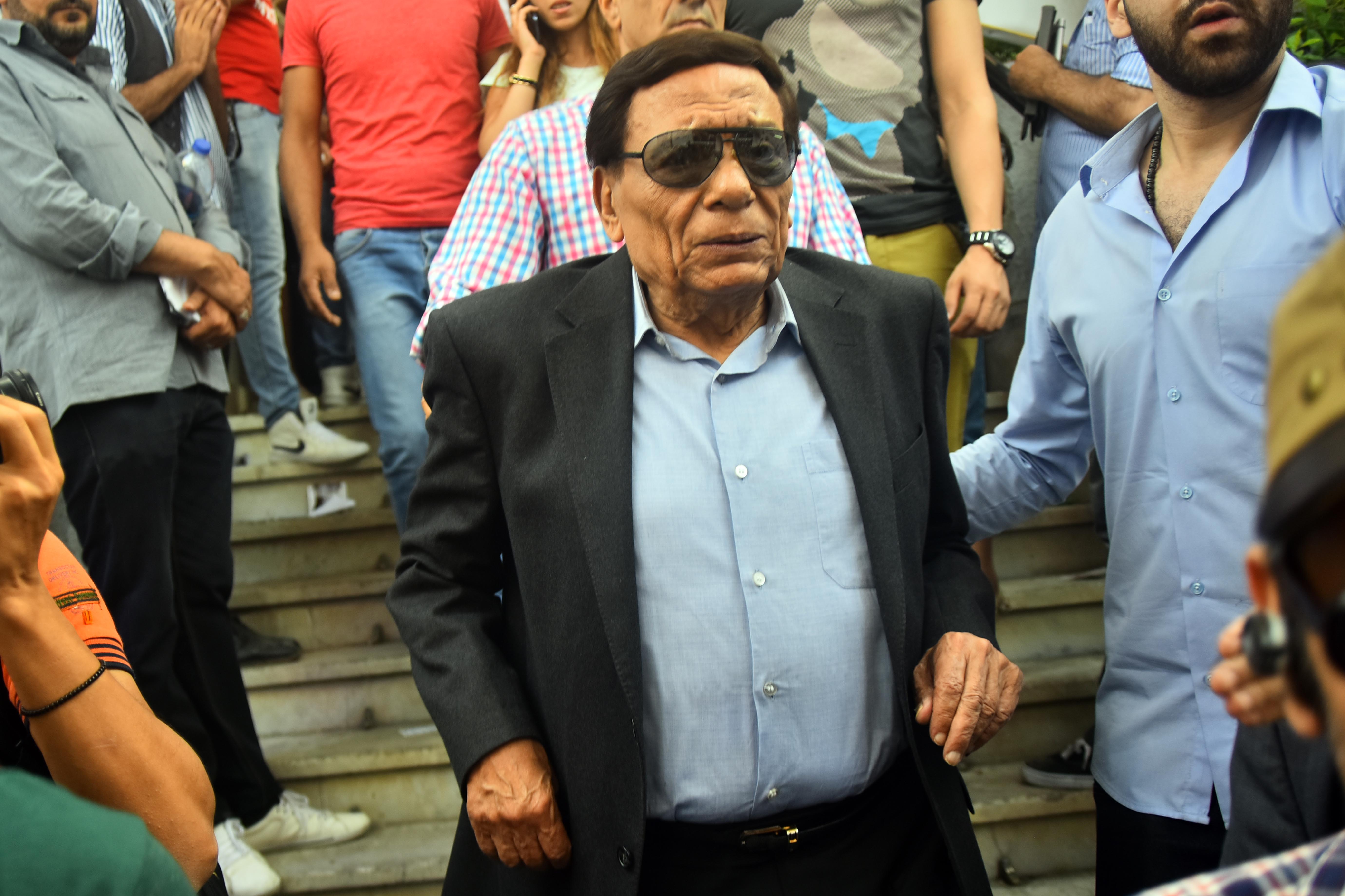 عادل امام يشارك في انتخابات نقابة المهنيين تصوير حازم عبد الصمد12-6-2015‎ (1)