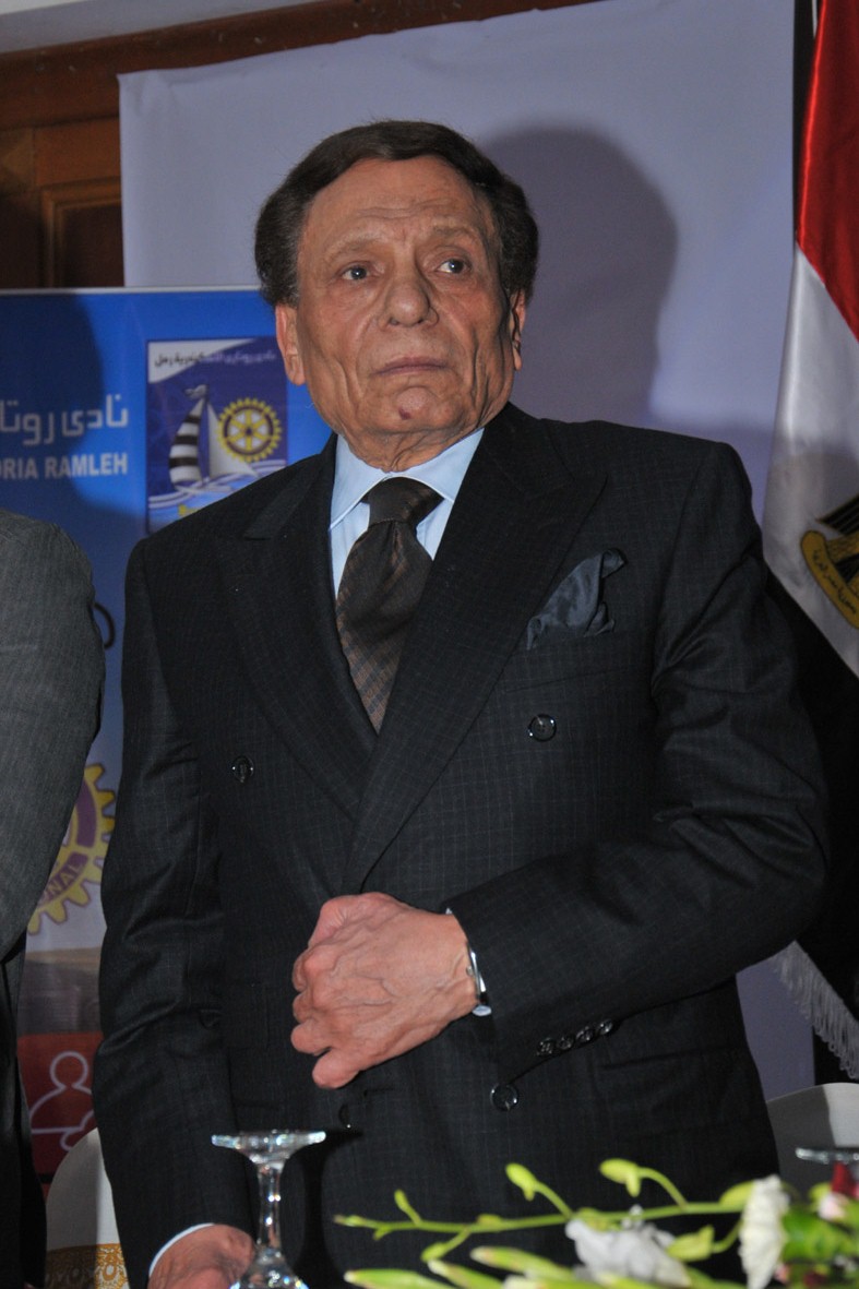 تكريم عادل امام واسرة مسلسل العراف في الاسكندرية 27-12-2013‎ (9)
