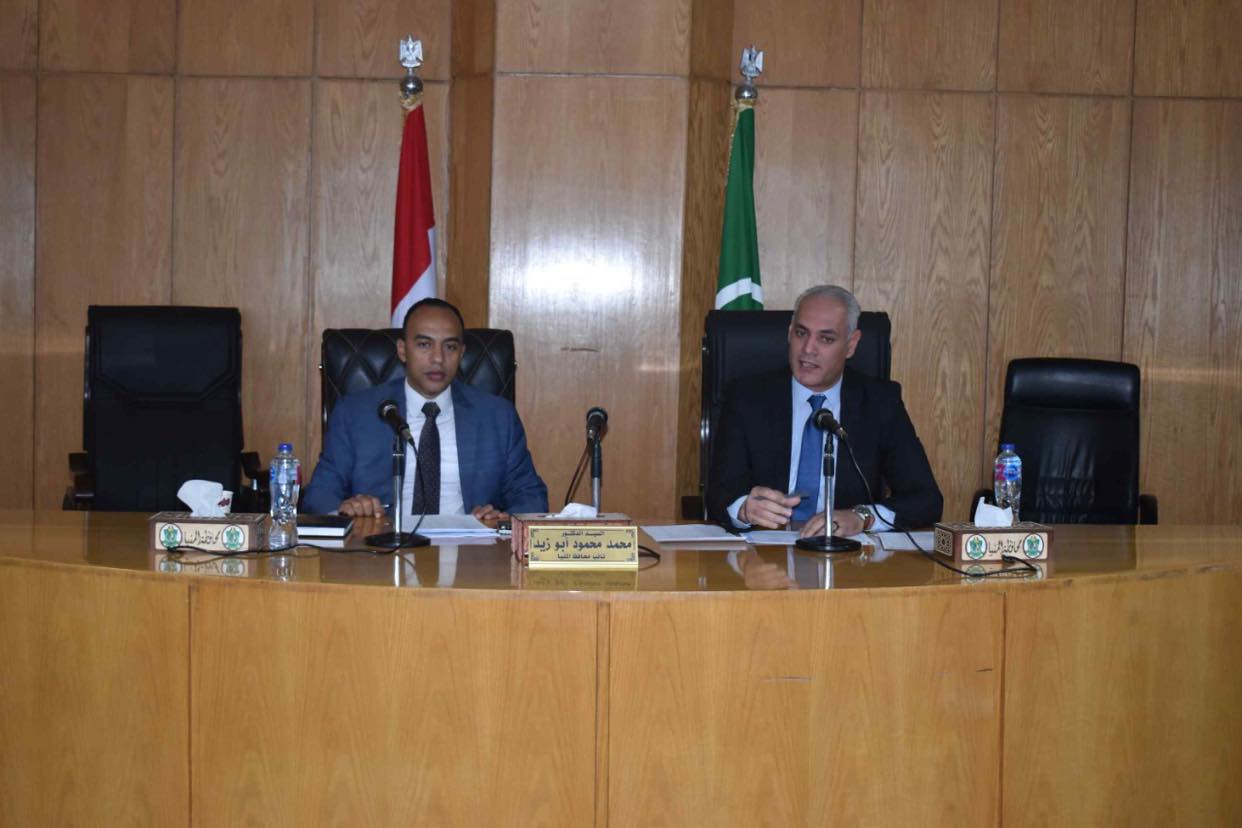 محافظ المنيا يستقبل وفدا مجلس الوزراء (3)