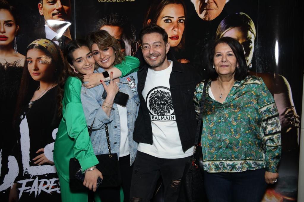 احمد زاهر يحتفل بعرض فيلم فارس بحضور عائلته وأصدقائه من الفنانين (10)